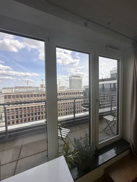 Nachmieter (nur Student/in oder Azubi/ne) gesucht: 1-Zimmer-Apartment direkt am Alexanderplatz — photo 1